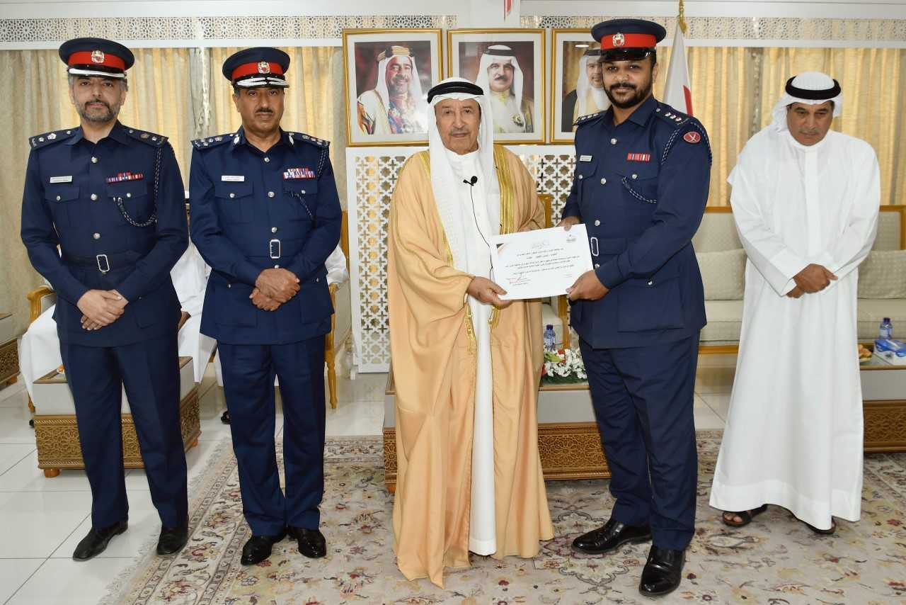 محافظ المحرق يثمّن جهود مديرية شرطة المحافظة ويكرّم عدداً من منتسبيها<